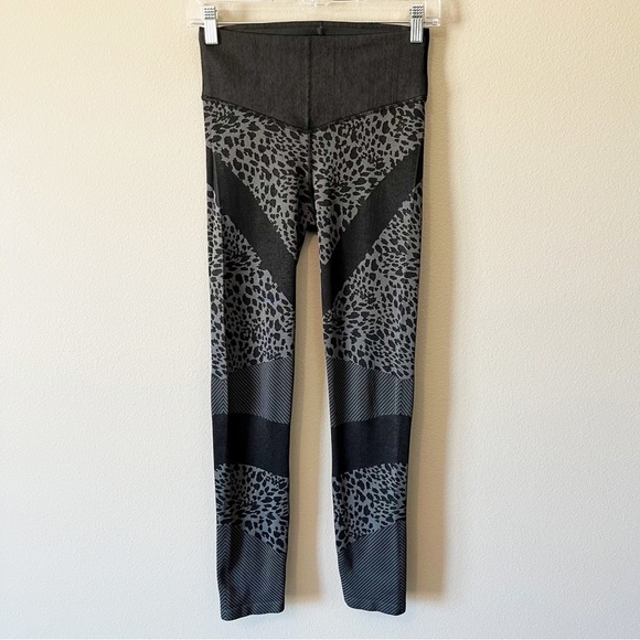 Good American Active Leopard Seamless 7/8 Leggings Black/Gray Size 2/3 = M/L - Picture 5 of 13